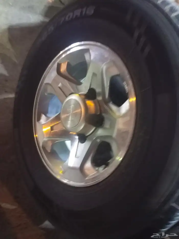 جنوط جيب رفرف صيني لمعه مقاس 16 مع كفراتها 0