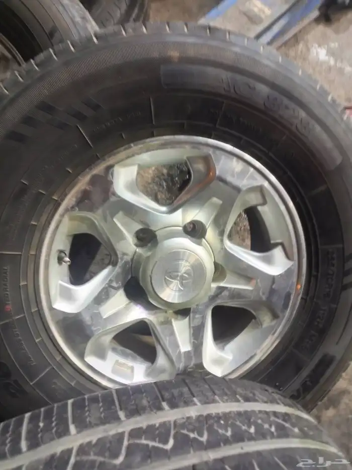 جنوط جيب رفرف صيني لمعه مقاس 16 مع كفراتها 1