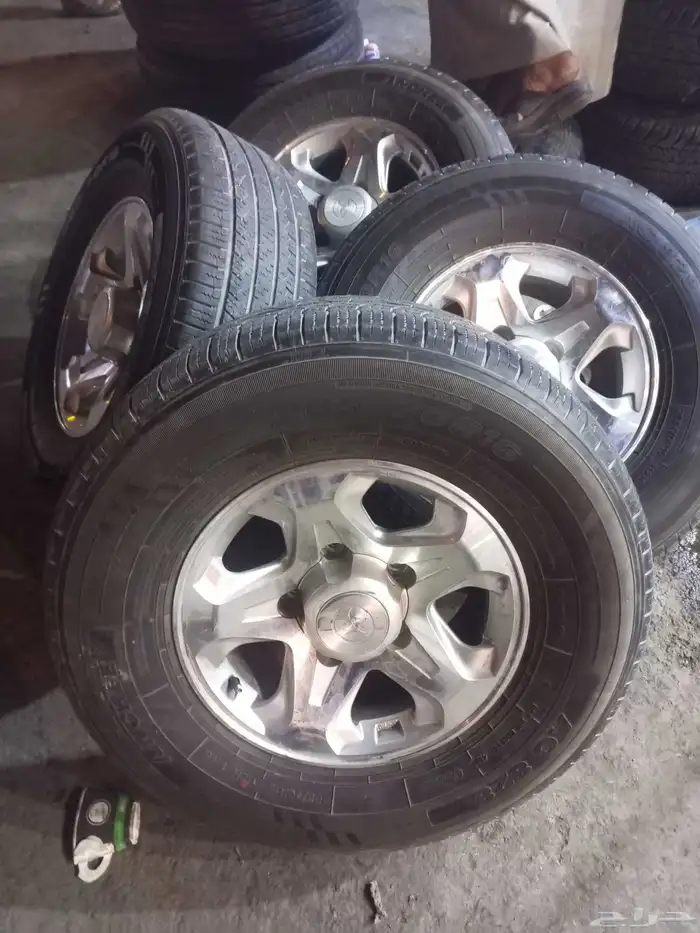 جنوط جيب رفرف صيني لمعه مقاس 16 مع كفراتها 3