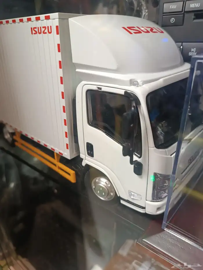 مجسم دينه isuzu 7