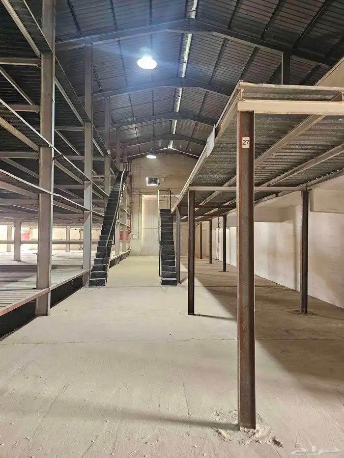 للإيجار مستودع ومكاتب في حي السلي 6