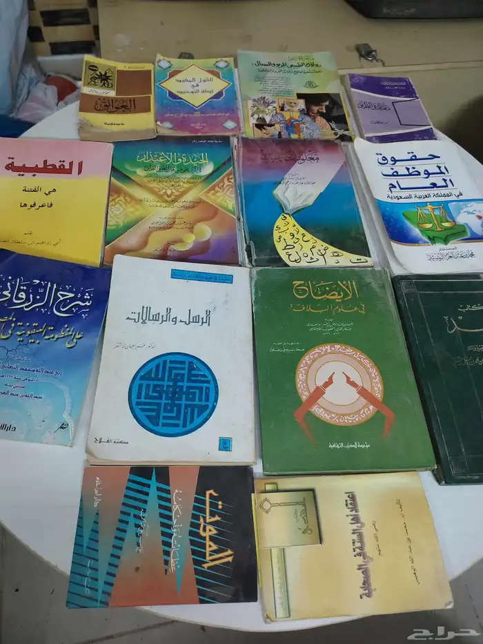 كتب للبيع أكثرها دينيه 0