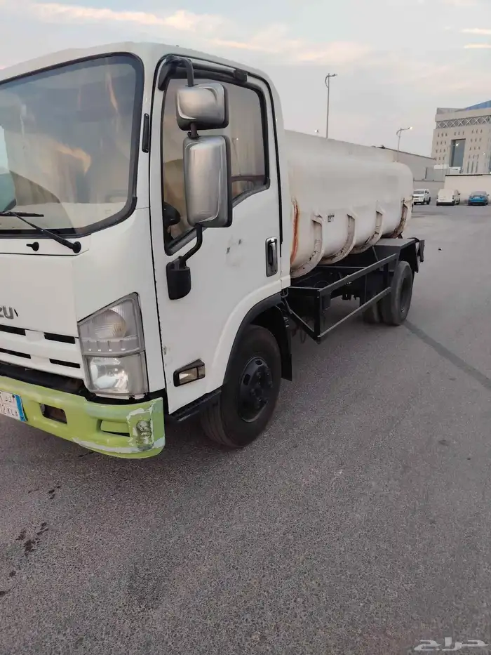 للبيع دينا وايت ايسوزو 2012 2