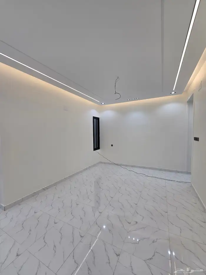 للبيع روف علوى بحوش ومدخل سياره شمال التضامن 28