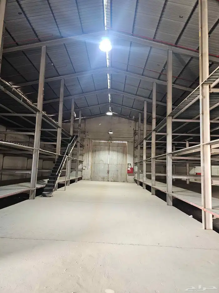 للإيجار مستودع ومكاتب في حي السلي 7