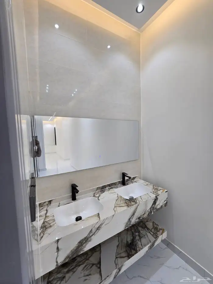 للبيع روف علوى بحوش ومدخل سياره شمال التضامن 44