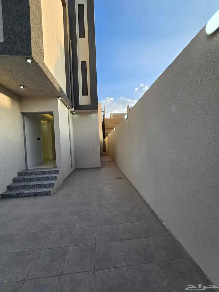 للبيع روف علوى بحوش ومدخل سياره شمال التضامن 3