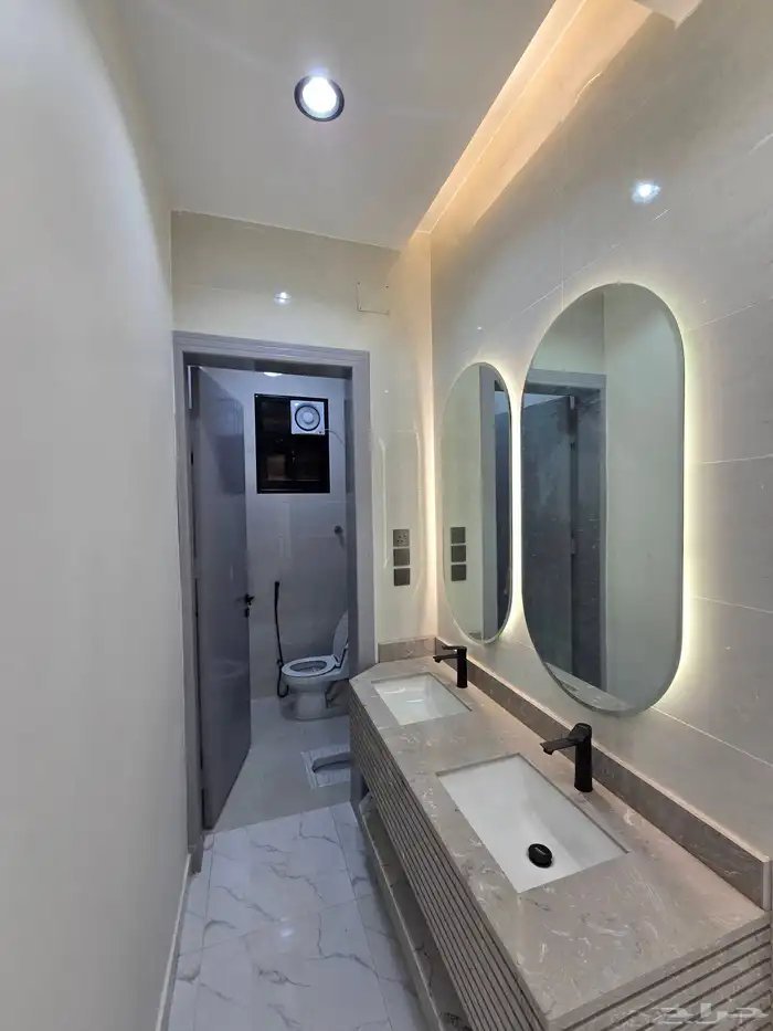 للبيع روف علوى بحوش ومدخل سياره شمال التضامن 13