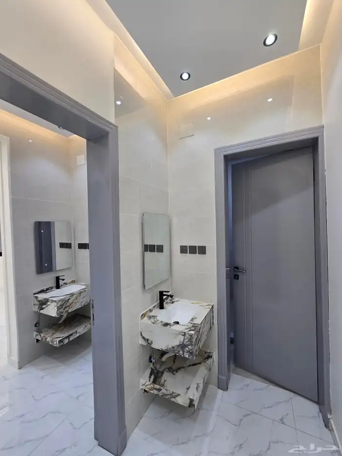 للبيع روف علوى بحوش ومدخل سياره شمال التضامن 33