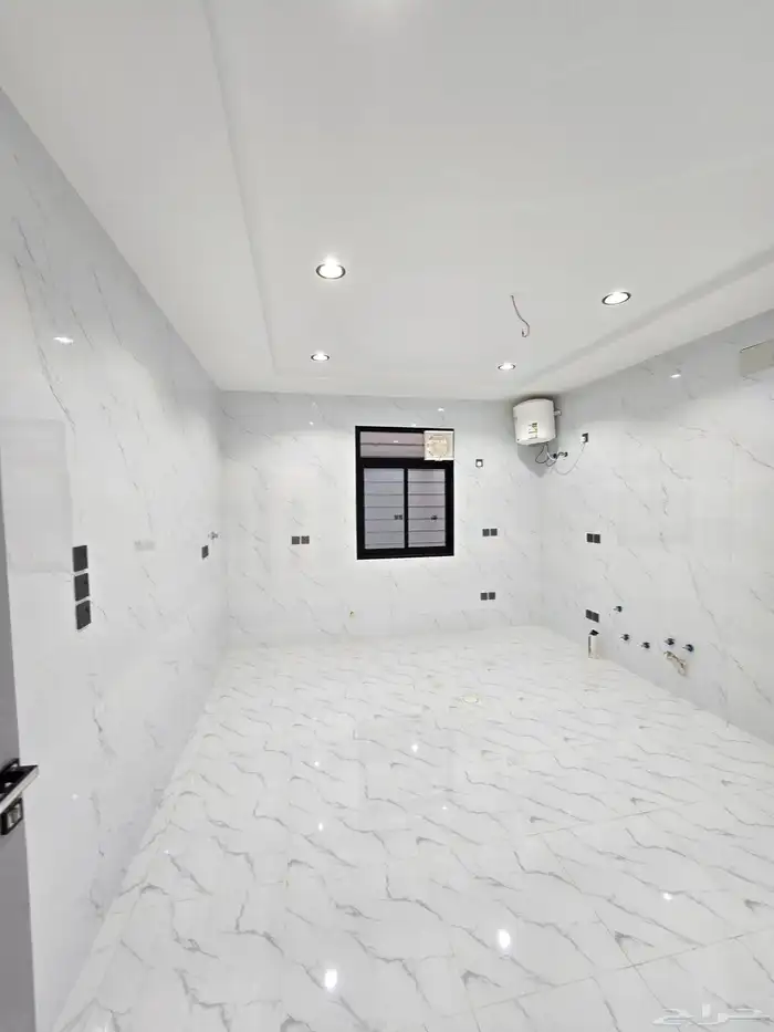 للبيع روف علوى بحوش ومدخل سياره شمال التضامن 29