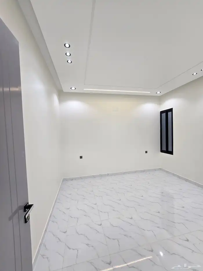 للبيع روف علوى بحوش ومدخل سياره شمال التضامن 32