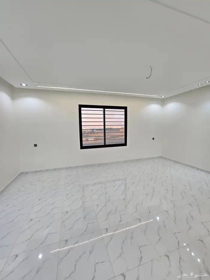 للبيع روف علوى بحوش ومدخل سياره شمال التضامن 25