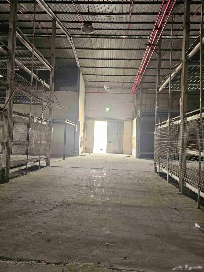 للإيجار مستودع ومكاتب في حي السلي 8