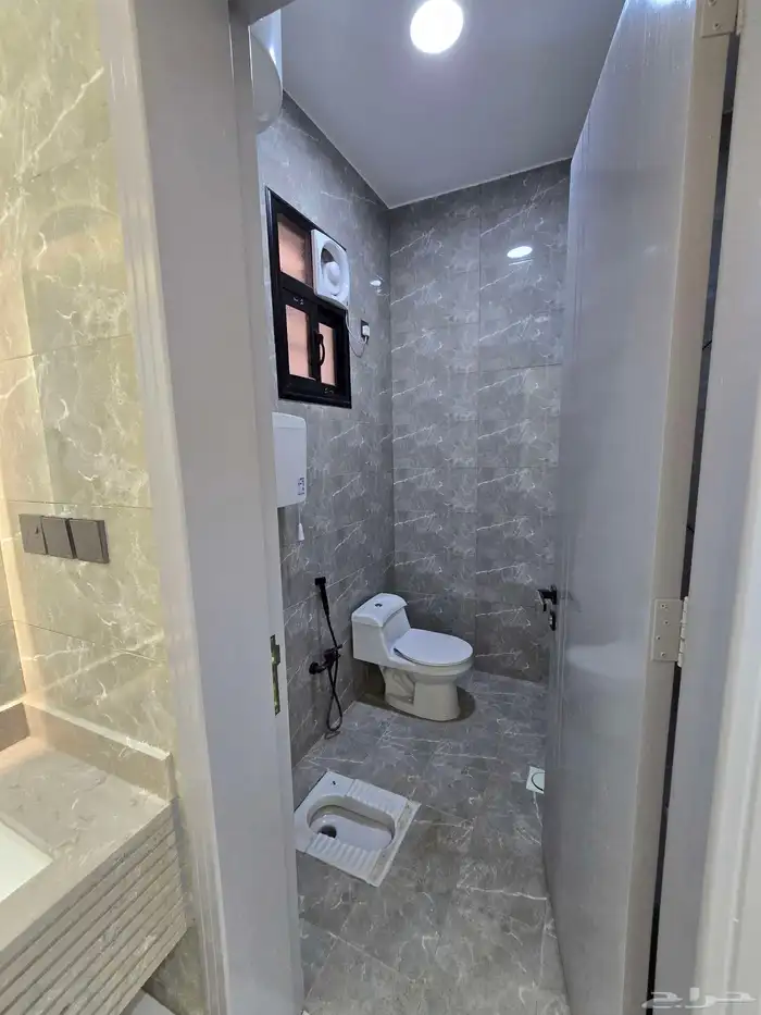 للبيع روف علوى بحوش ومدخل سياره شمال التضامن 26