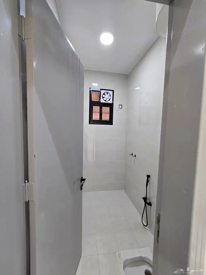 للبيع روف علوى بحوش ومدخل سياره شمال التضامن 16