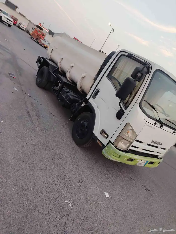 للبيع دينا وايت ايسوزو 2012 0