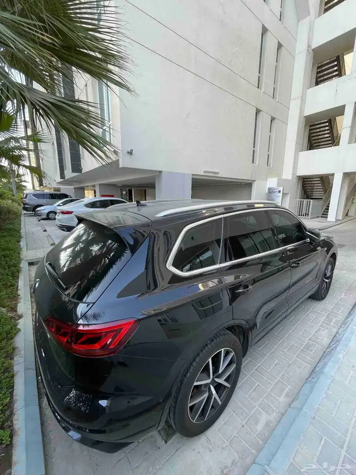 جيب طوارق فولكس واجن أسود R-line 2022 Touareg Volkswagen SUV 23