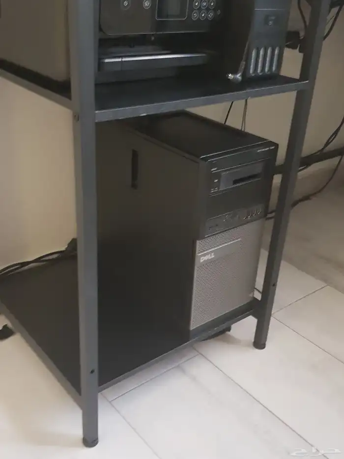 2 computer and 3 monitors 1