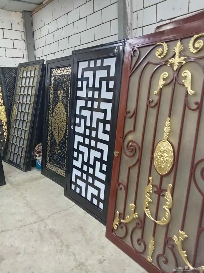 انت نبواب خشب مستخدمه وحديد والمنيوم جديد للبيع 6