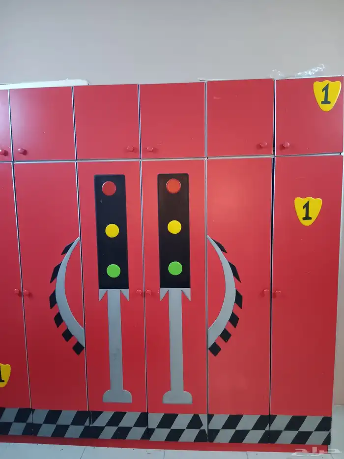 دولاب اطفال نظيف وقطعه مطبخ 1