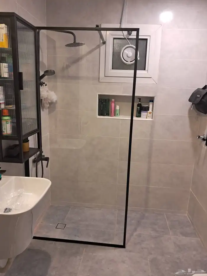 حاجز شاور زجاج سكوريت 10ملي تركيب فواصل وقواطع شاور ومرايا 4