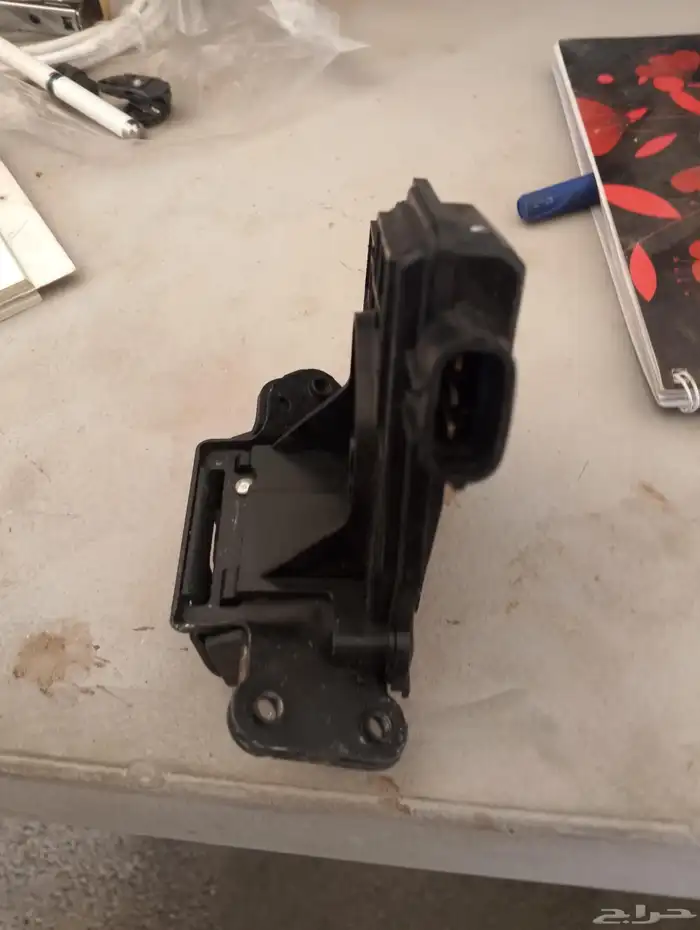 يتوفر لدينا قفل باب شنطه جيب لاندكروزر موديل 2010 2012 2015 0