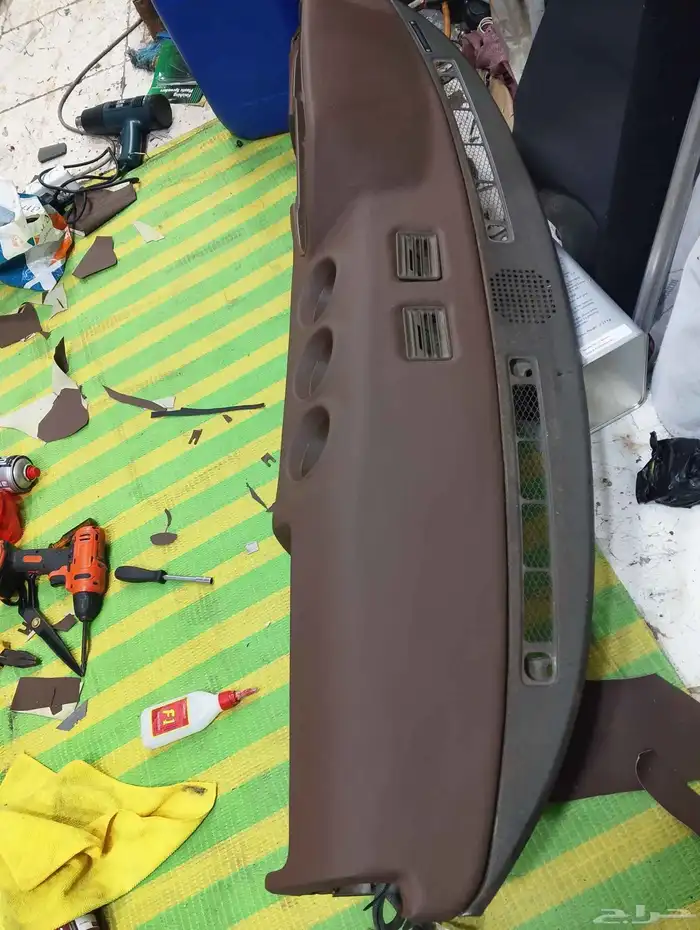 تنجيد طبلون نيسان قديم نفس لون الوكالة مع إخفاء التشققات 3