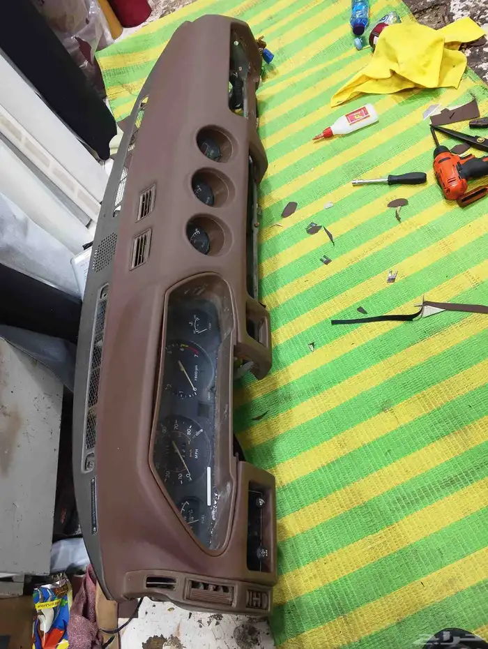 تنجيد طبلون نيسان قديم نفس لون الوكالة مع إخفاء التشققات 2