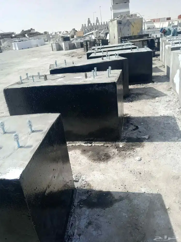 يوجد لدينا حواجز خرسانيه جهزه من جميع انواع المقاصت اتوصل 0