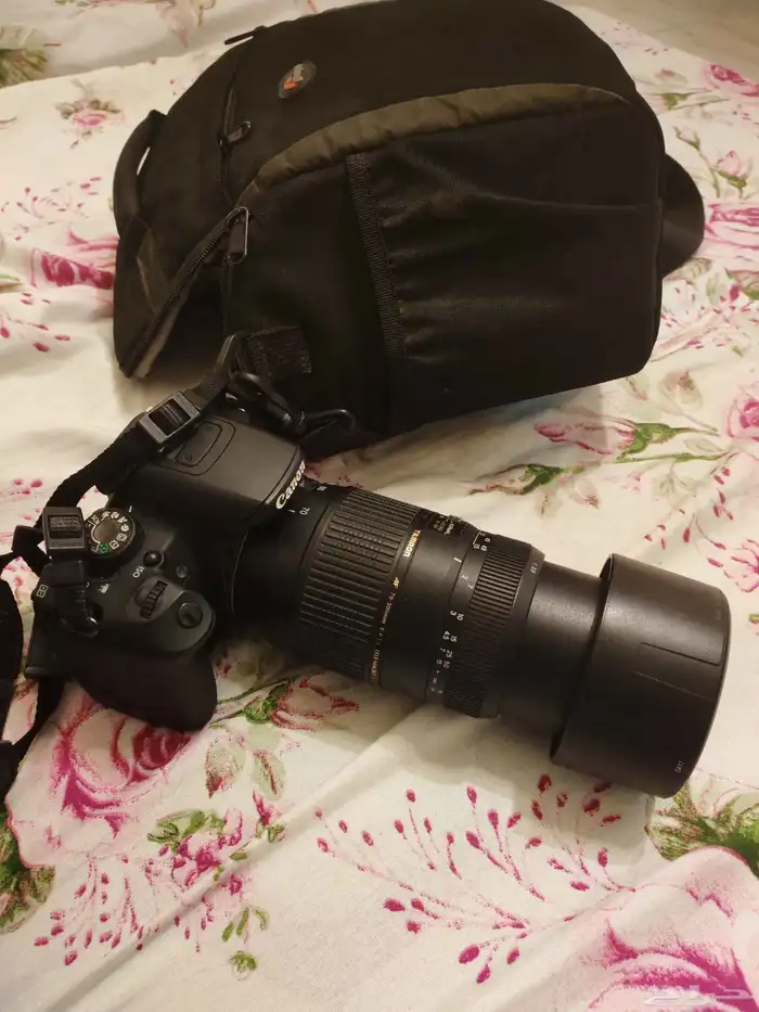 كاميره تصوير كانون بحاله جيده مع شاحنها وزوم جاهز مجهز 0