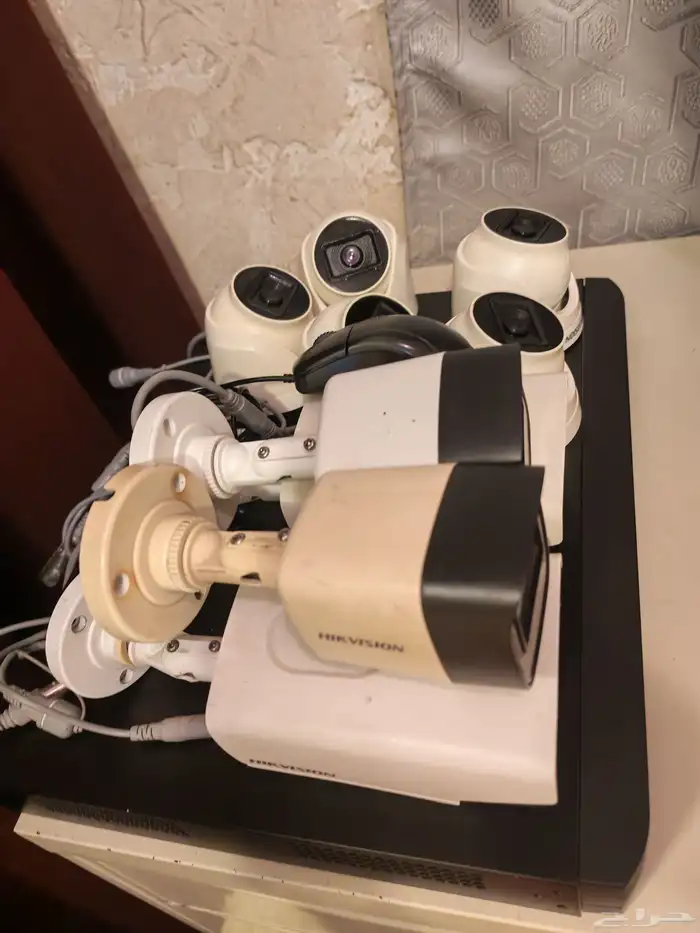 HIKVISION DS-7208HUHI-K2 DVR With 2TB Hard Disk  9 camera 4