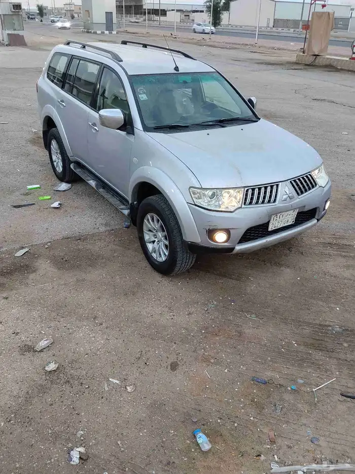 أعرض لكم جيب متسوبيشي باجيرو سبورت دبل 6 سلندر 0