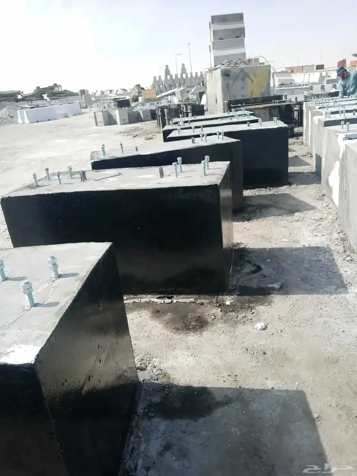 يوجد لدينا حواجز خرسانيه جهزه من جميع انواع المقاصت اتوصل 2