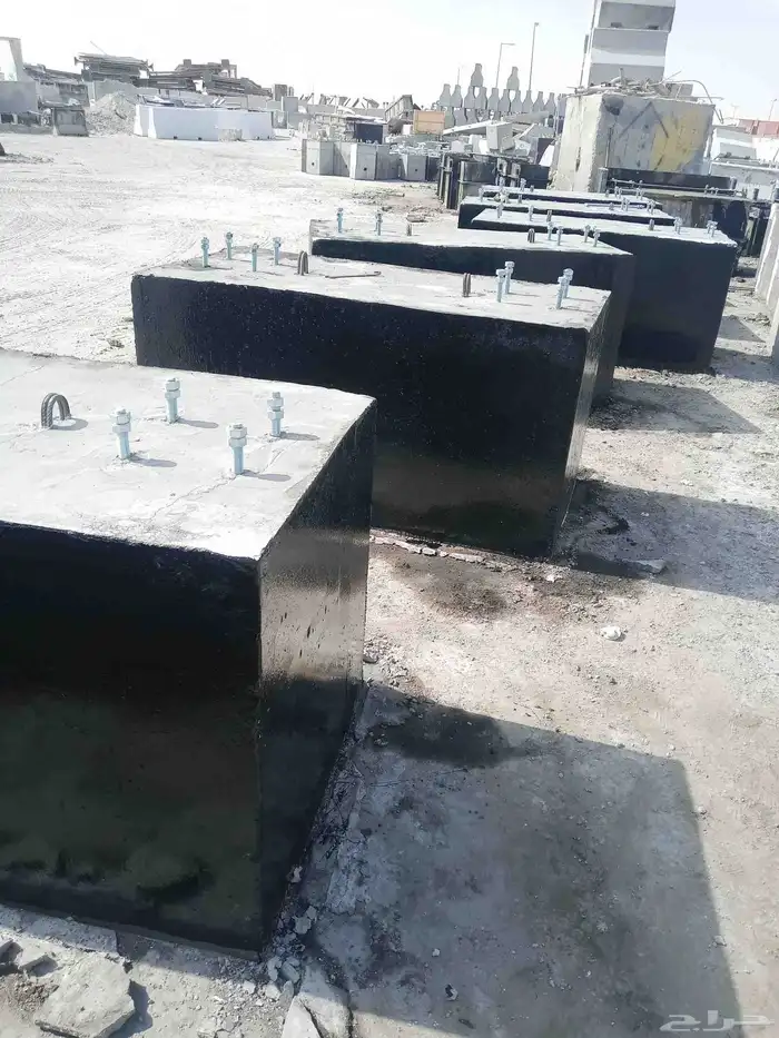 يوجد لدينا حواجز خرسانيه جهزه من جميع انواع المقاصت اتوصل 3