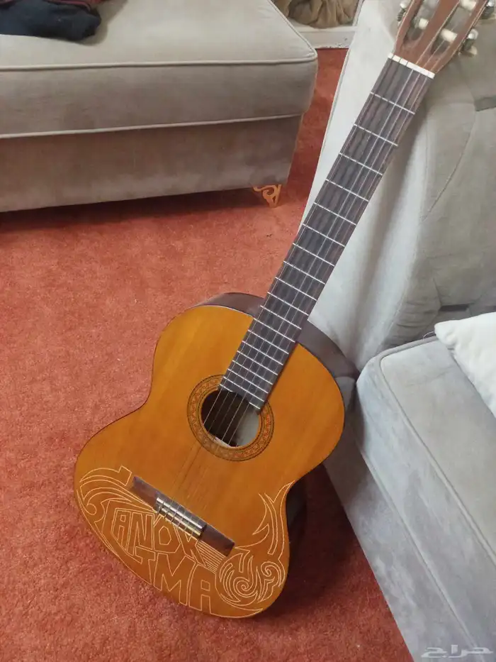 جيتار ياماها قديم C40 1