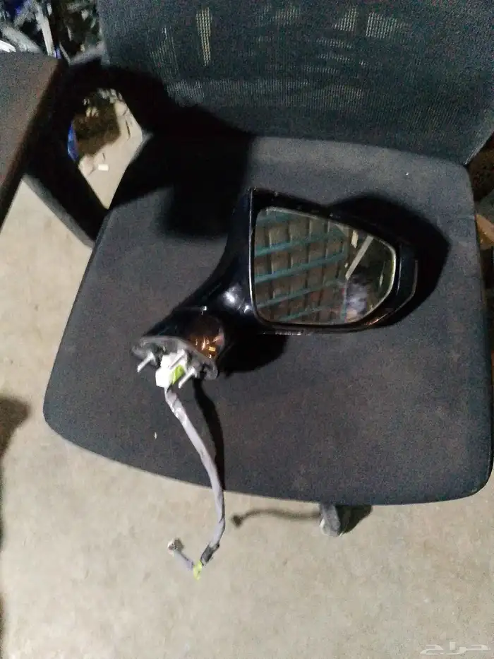 يوجد لدينا صدام وكبوت ومرايت لكزز اي اس 350 0