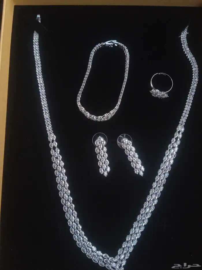 ساعات رجالي ونسائي وشنطه نسائيه 2