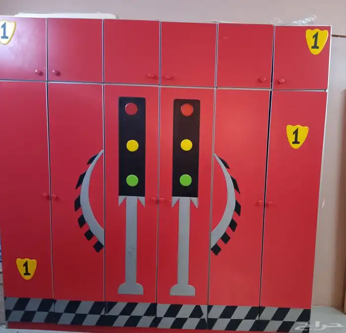 دولاب اطفال نظيف وقطعه مطبخ 0