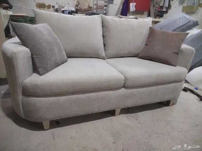 كنبة فاخرة بتصميم حديث ومريح تصنيع حسب الطلب 0