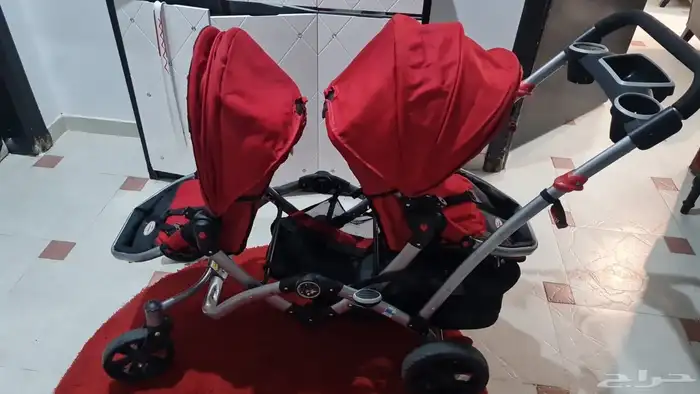 عربة اطفال تؤام بحاله ممتازة شبه جديده السعر 550 0