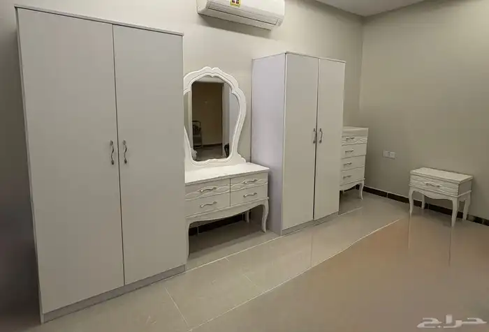 اثاث غرفة نوم كامله لنفرين منفصله  اثاث سليم و بحالة ممتازه 1