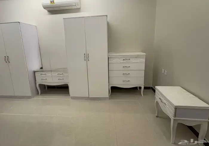 اثاث غرفة نوم كامله لنفرين منفصله  اثاث سليم و بحالة ممتازه 0