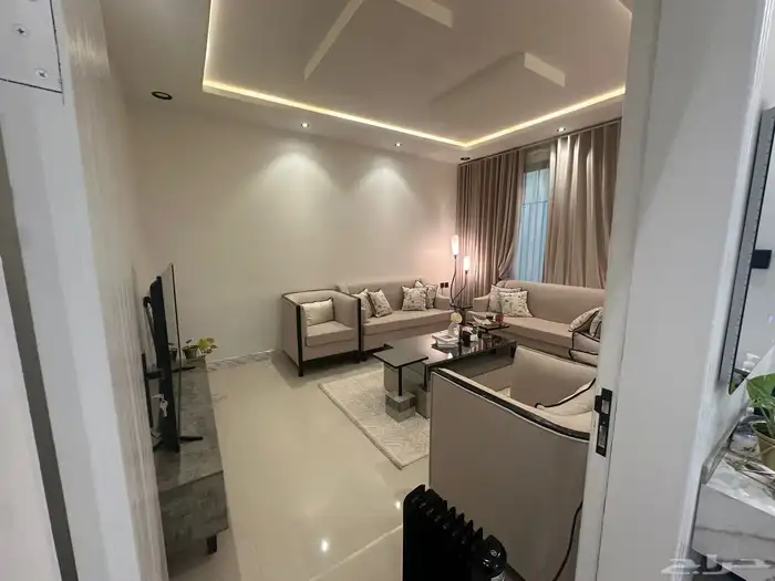 للبيع فيلا بحي المونسية درج داخلي مع شقتين 1