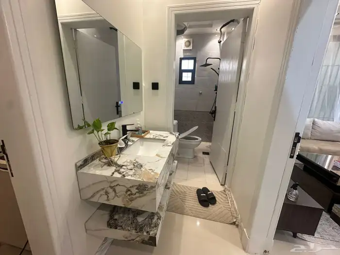 للبيع فيلا بحي المونسية درج داخلي مع شقتين 5