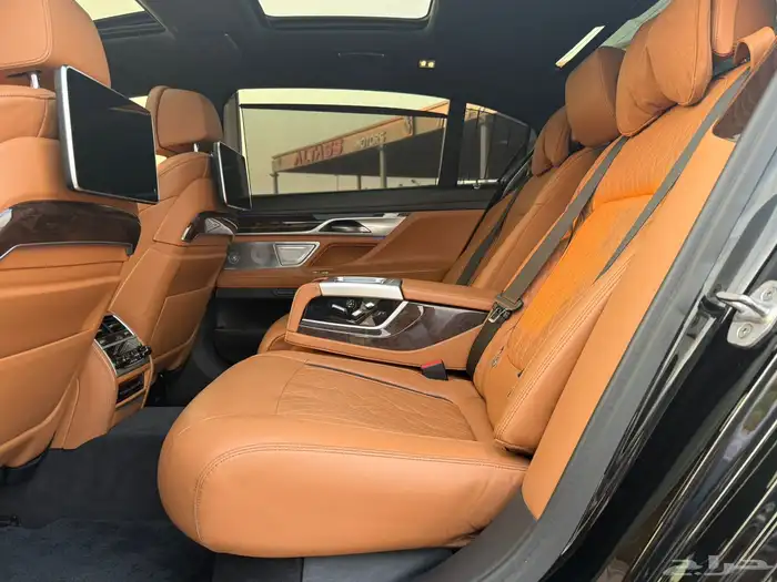 BMW 750 خليجي موجودة بدبي موديل 2021 موجودة بدبي 4