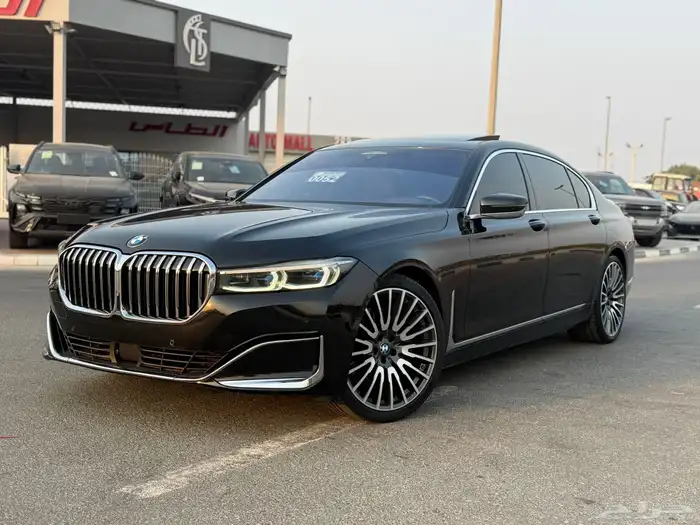 BMW 750 خليجي موجودة بدبي موديل 2021 موجودة بدبي 2