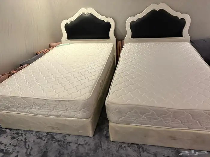 اثاث غرفة نوم كامله لنفرين منفصله  اثاث سليم و بحالة ممتازه 3