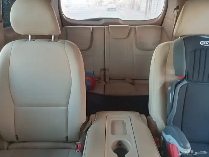 كيا كرنفال للبيع 3