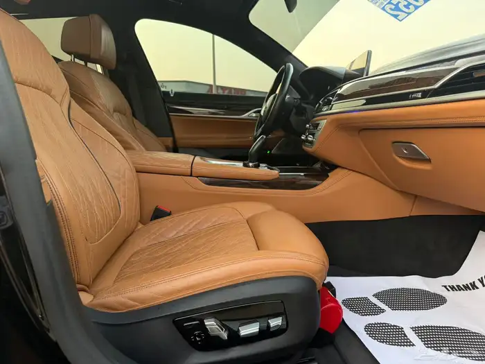 BMW 750 خليجي موجودة بدبي موديل 2021 موجودة بدبي 11