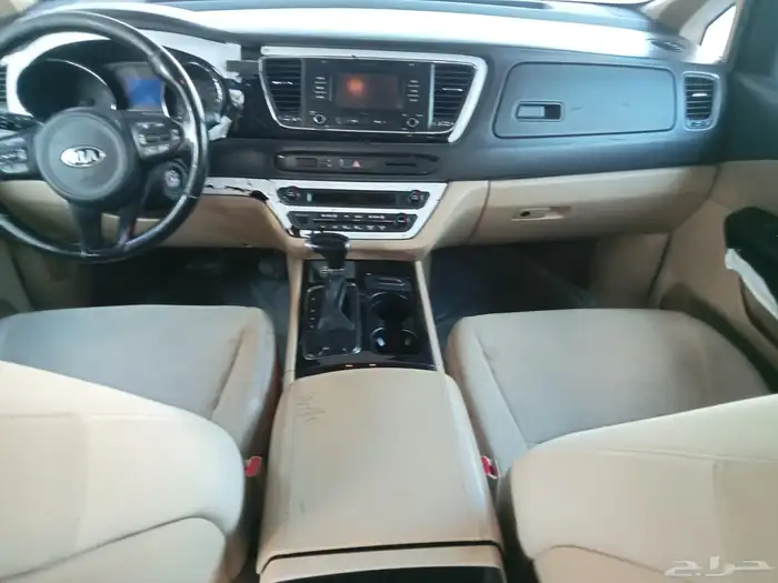 كيا كرنفال للبيع 4